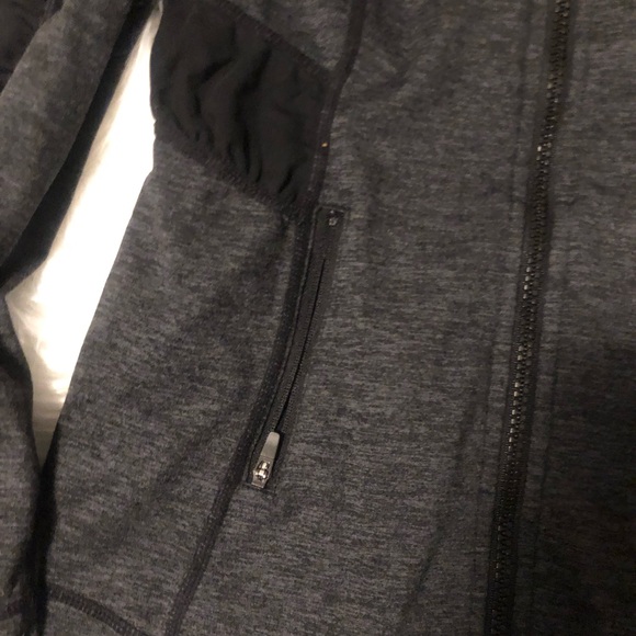 Zella Womanʻs XS black jacket with ruching on sleeves - Picture 12 of 12